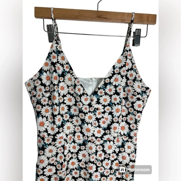 THML Flirty Daisy Dress with Pom Pom Hem Line Women’s Size Medium - Picture 4 of 7